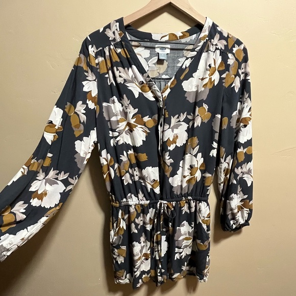 Old Navy Long Sleeve Button Front Women’s Grey Floral Jumper Romper Size Medium - Picture 5 of 9